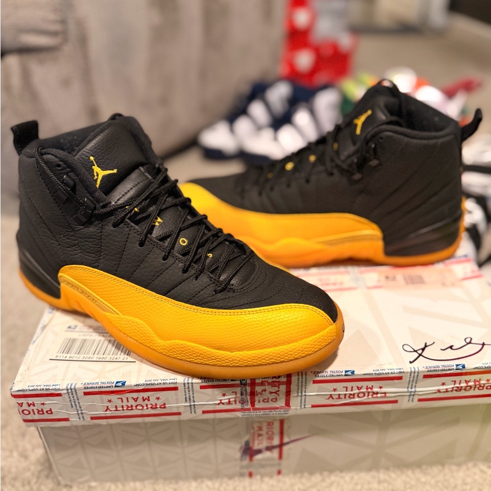 Air Jordan 12 Retro "University Gold" sneakers in great condition 10.5